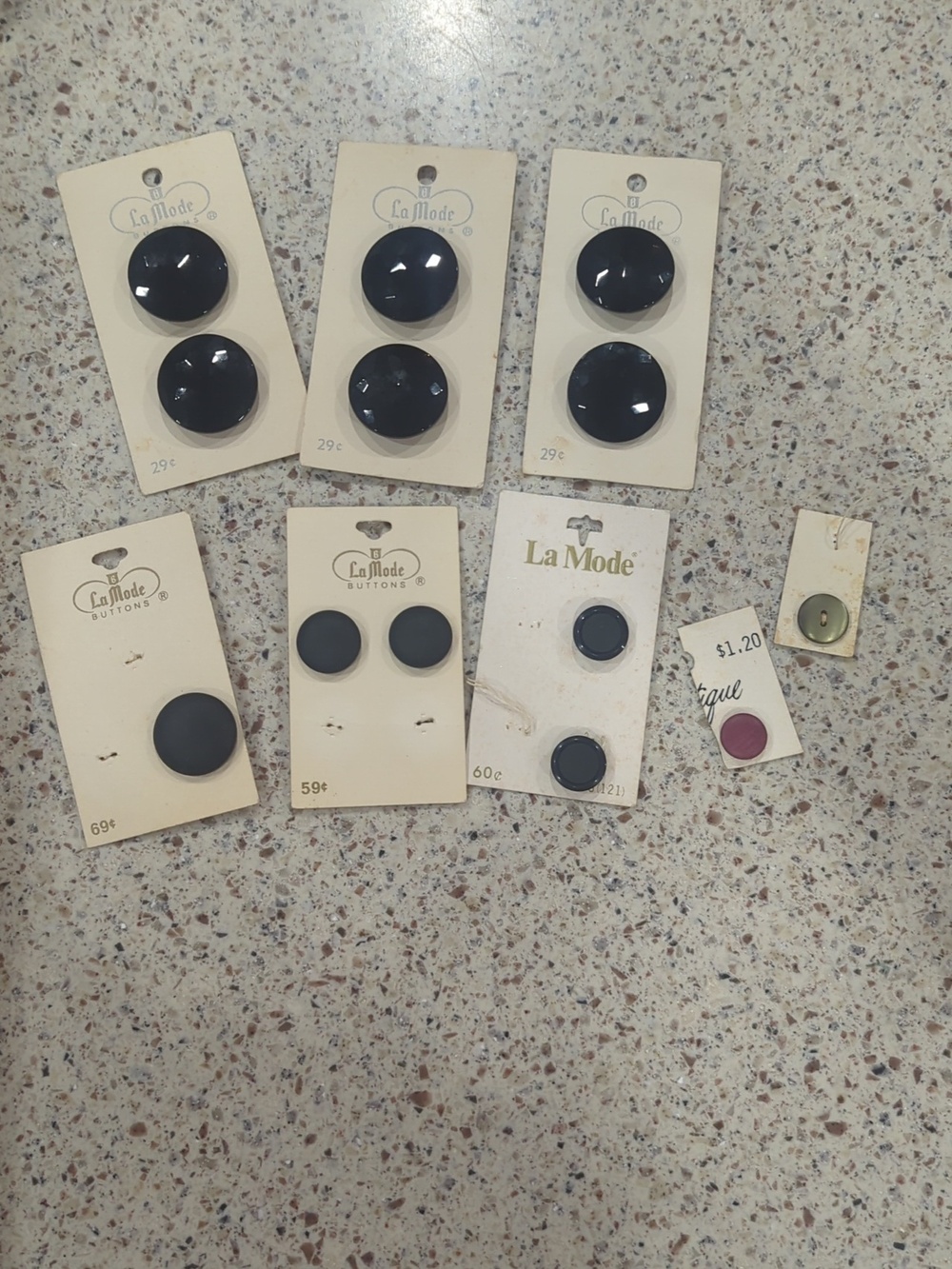 La Mode Vintage Black Buttons